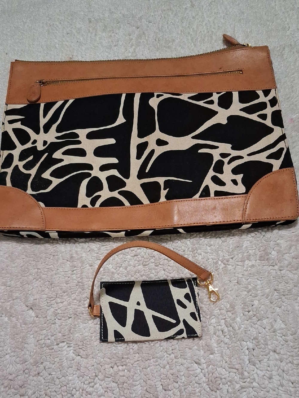Diane Von Furstenberg Black and Tan Abstract Pattern Set